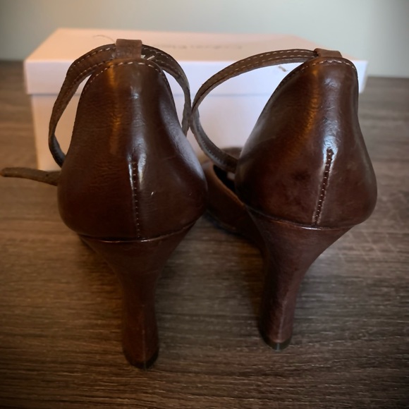 Ladies dark brown 3.5” wedge, good condition, made in Italy. - Picture 3 of 4